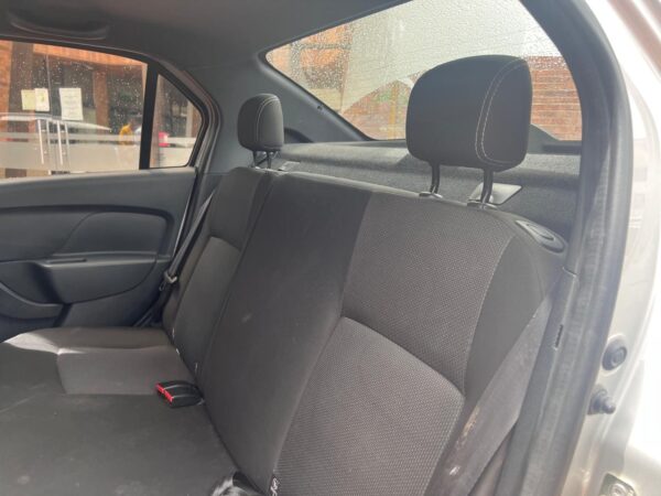 RENAULT LOGAN - Imagen 25
