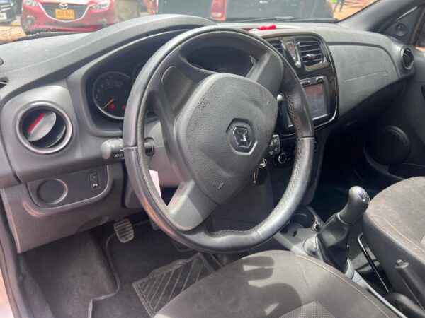 RENAULT LOGAN - Imagen 23
