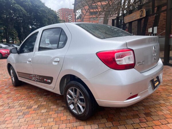 RENAULT LOGAN - Imagen 9
