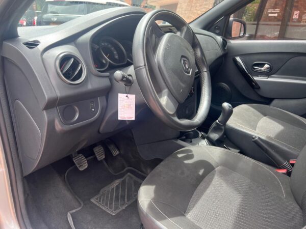 RENAULT LOGAN - Imagen 22
